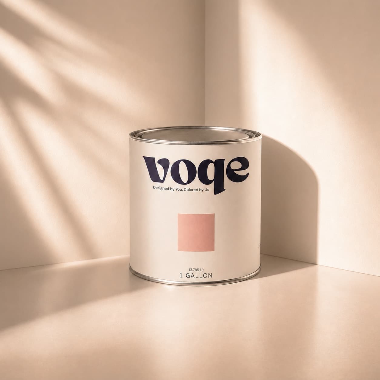 กระป๋องสี Voqe บนพื้นหินรับแสงแดด